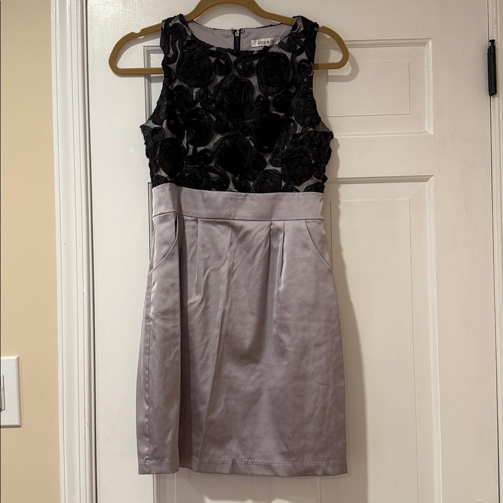 Elegant Black and Gray Sleeveless Dress
